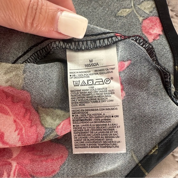 NWOT Women’s Old Navy Satin V-Neck Maxi Dress Romantic Goth Whimsical Floral M. - Picture 8 of 9